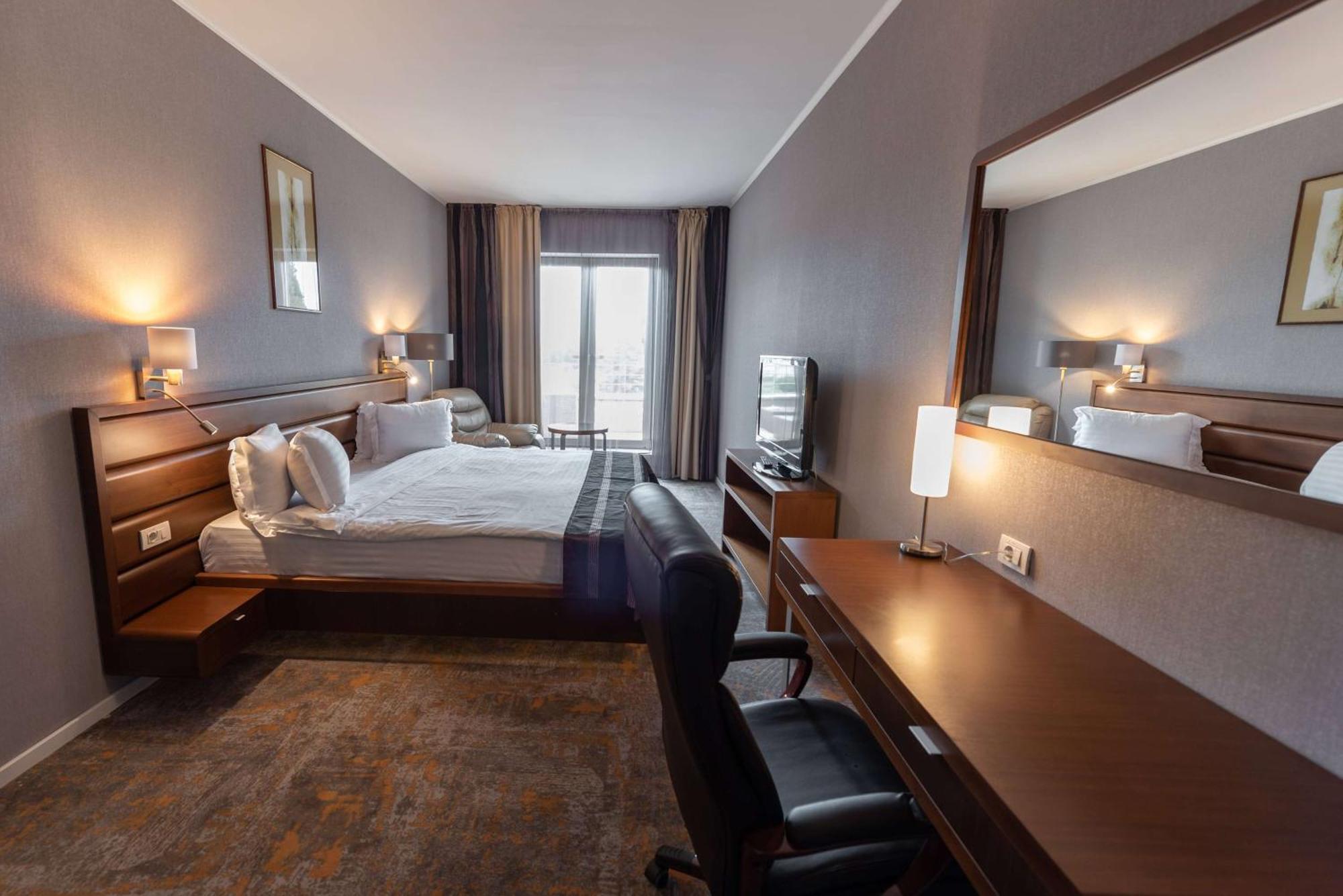 Wyndham Cluj Hotel Exterior photo