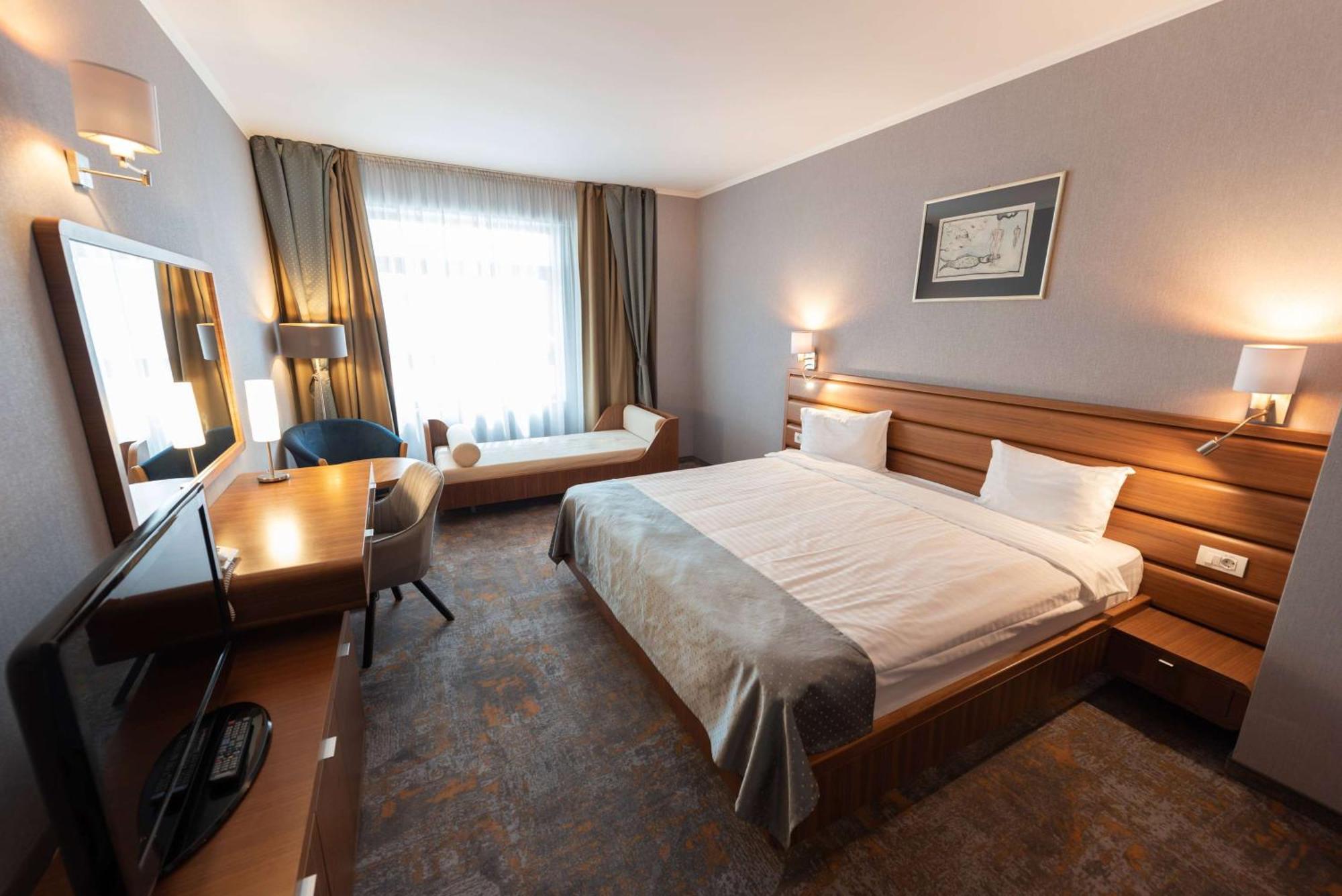 Wyndham Cluj Hotel Exterior photo