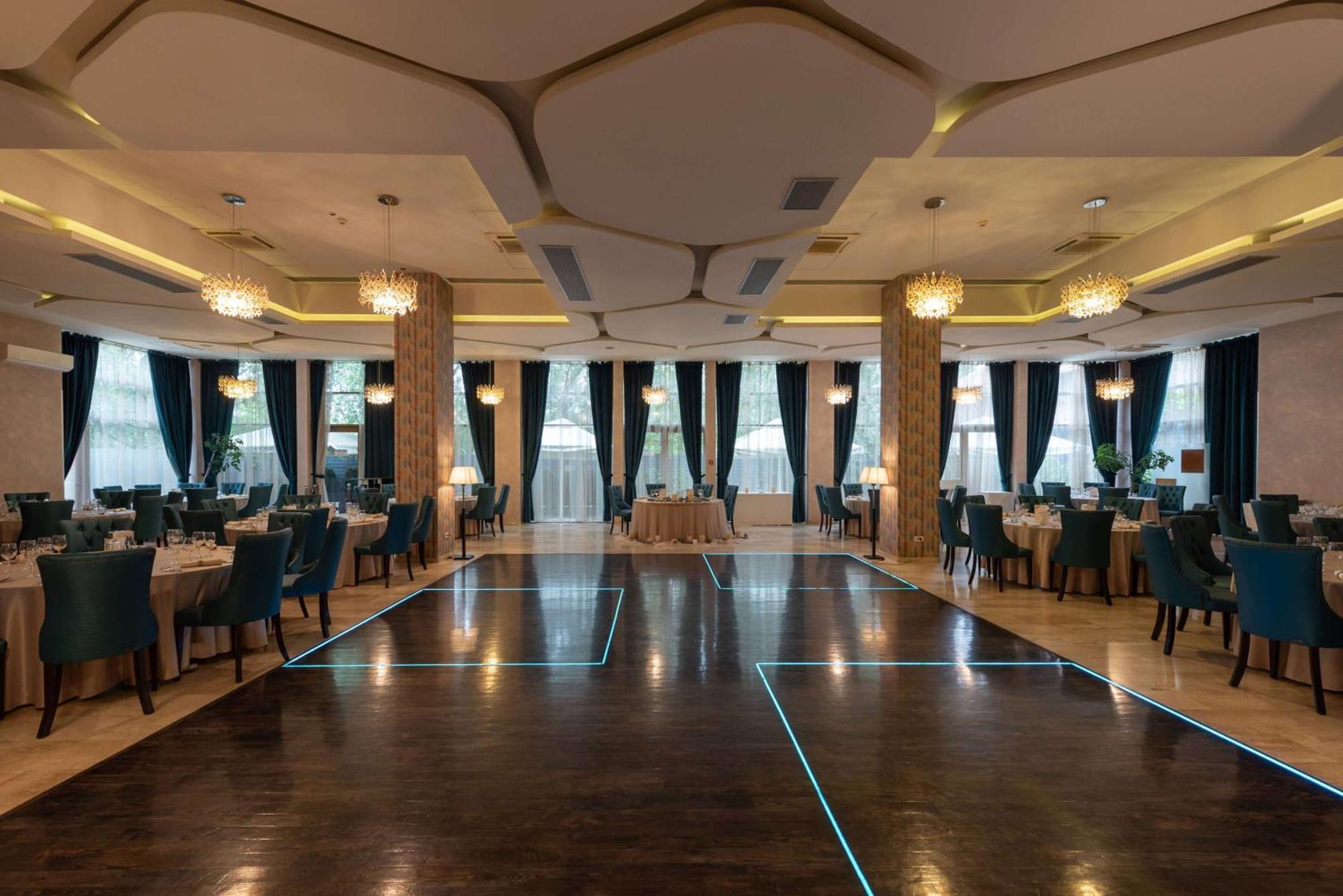 Wyndham Cluj Hotel Exterior photo