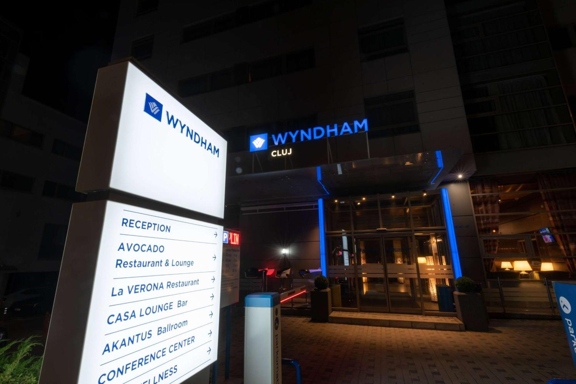 Wyndham Cluj Hotel Exterior photo