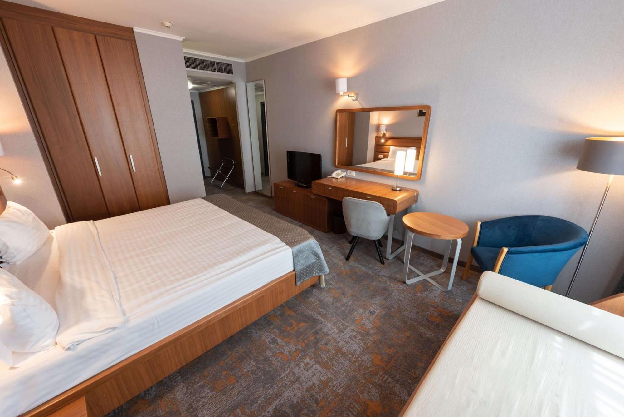 Wyndham Cluj Hotel Exterior photo