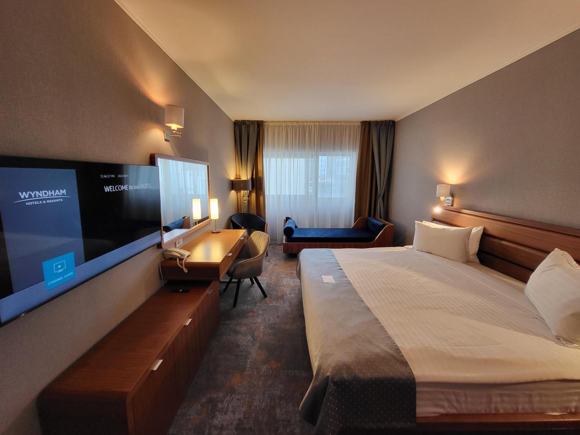 Wyndham Cluj Hotel Exterior photo