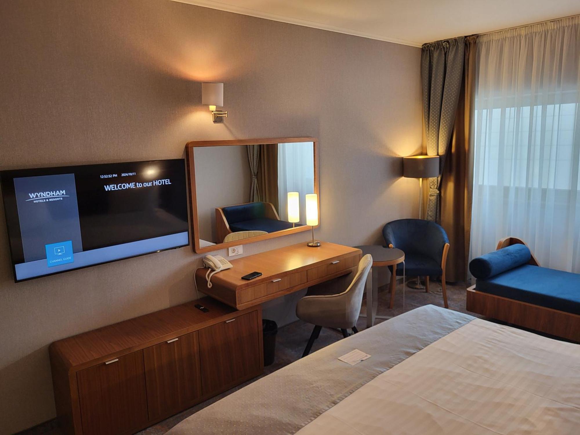 Wyndham Cluj Hotel Exterior photo