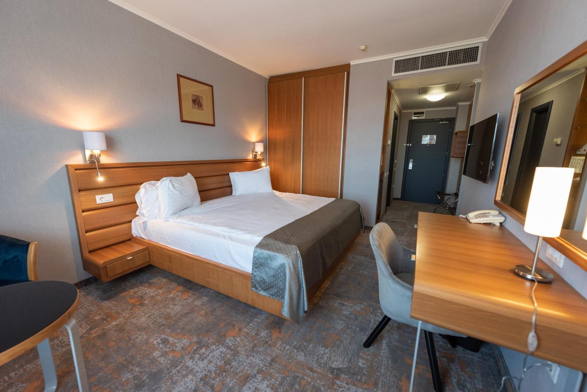 Wyndham Cluj Hotel Exterior photo